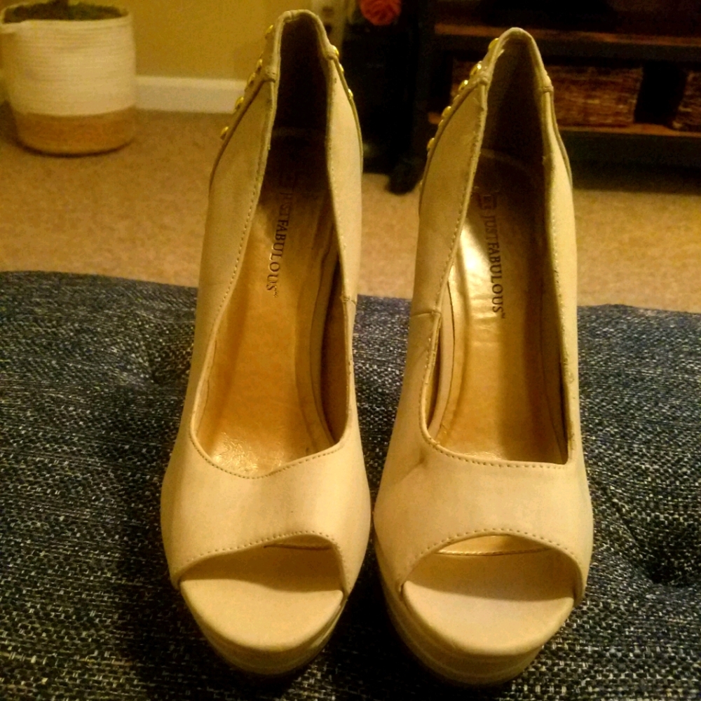 Peep toe pumps